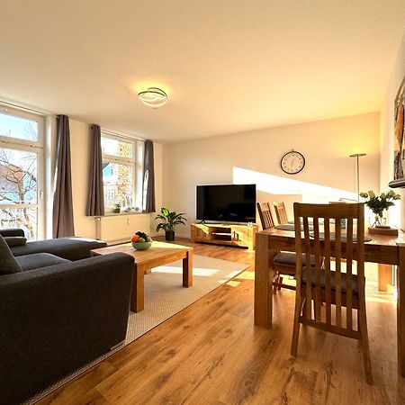 Schicke Wohnung Im Gruenen Hinterhof Schwerin  Esterno foto