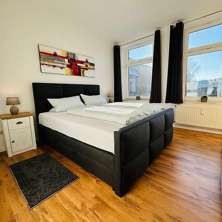 Schicke Wohnung Im Gruenen Hinterhof Schwerin  Esterno foto