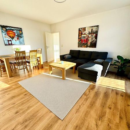 Schicke Wohnung Im Gruenen Hinterhof Schwerin  Esterno foto