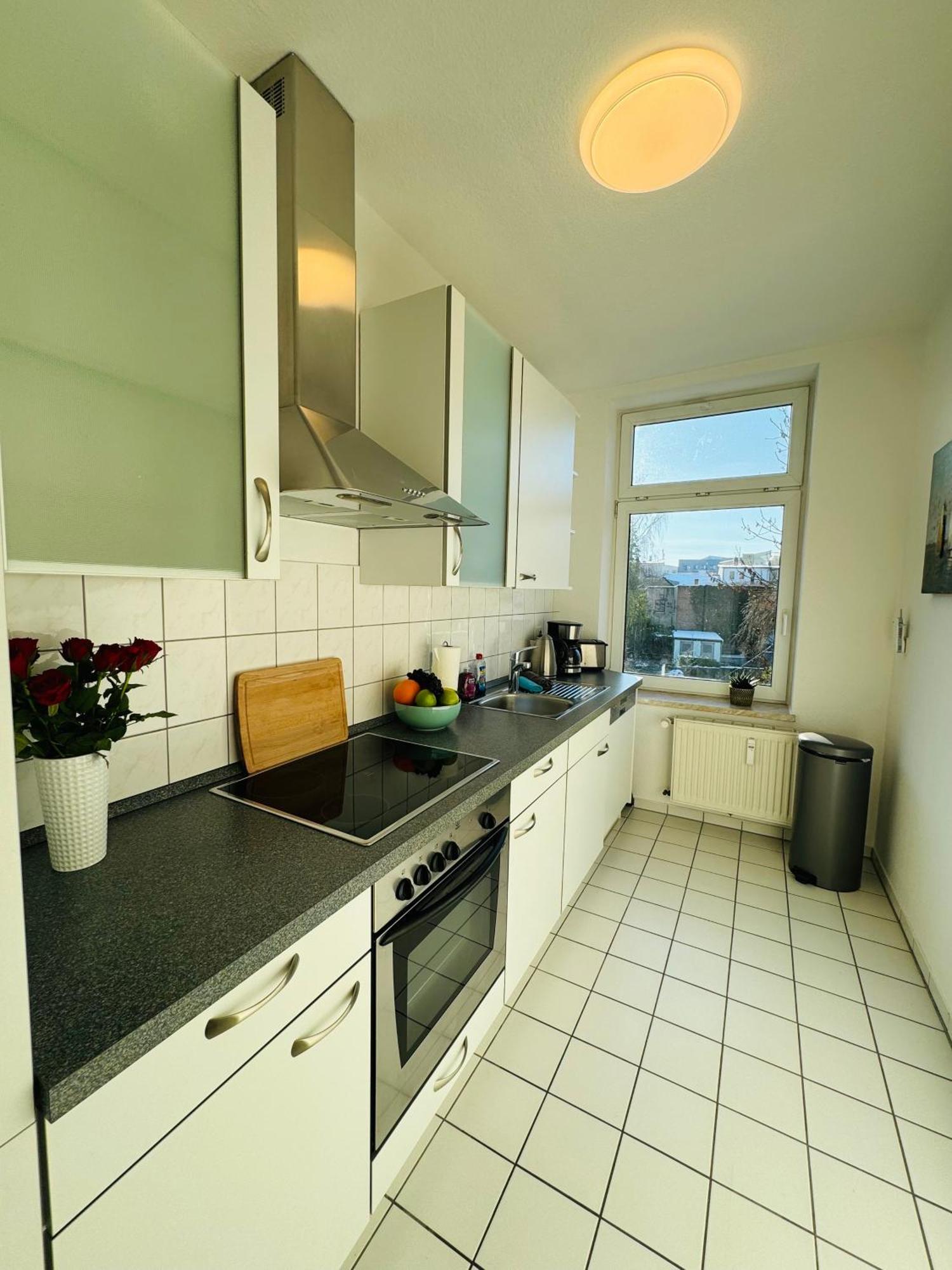 Schicke Wohnung Im Gruenen Hinterhof Schwerin  Esterno foto