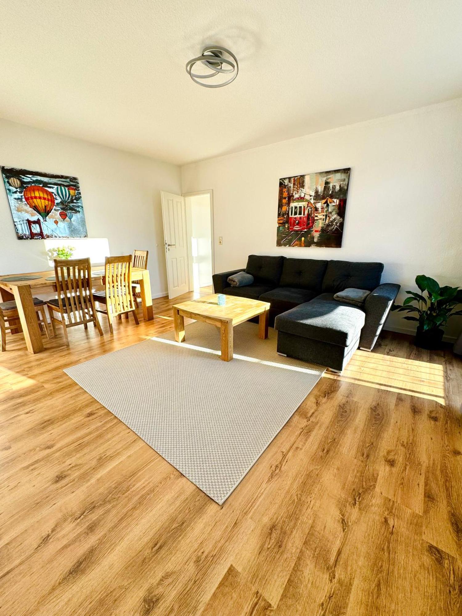 Schicke Wohnung Im Gruenen Hinterhof Schwerin  Esterno foto