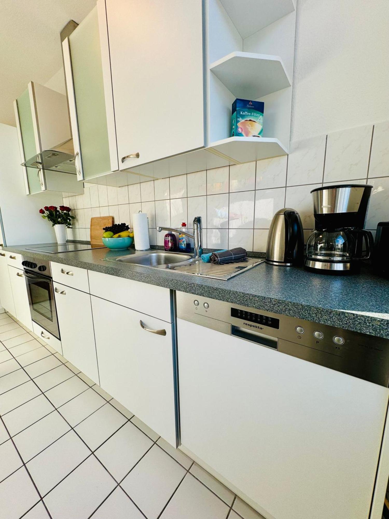 Schicke Wohnung Im Gruenen Hinterhof Schwerin  Esterno foto